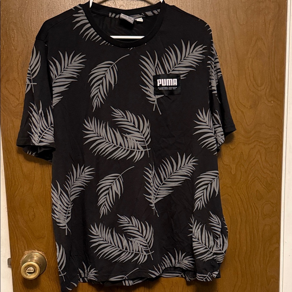 Puma Men's Black and Gray Palm Print Tee size XL